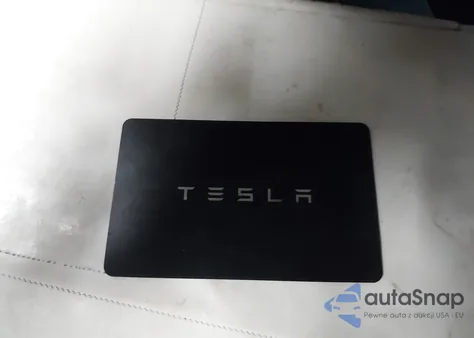 2025 Tesla Model 3 Long Range All-Wheel Drive z USA, uszkodzony, nr VIN 5YJ3E1EB3SF969391